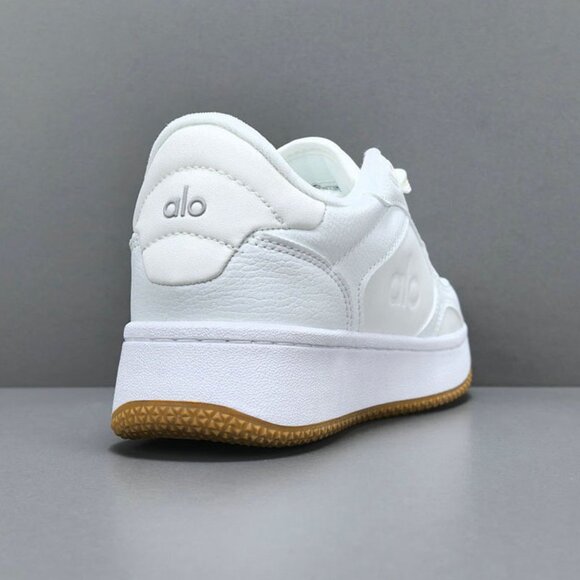 Alo Yoga Recovery Mode Low-Top Color-Blocked Sneakers In White - Picture 3 of 9